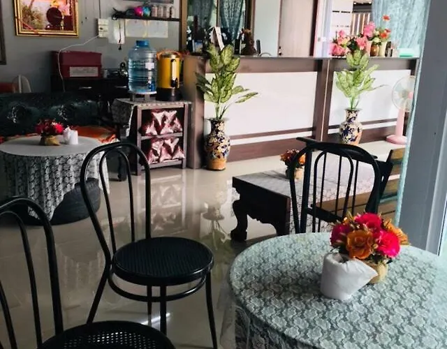 ゲストハウス บ้านมีสุข Happy House *
