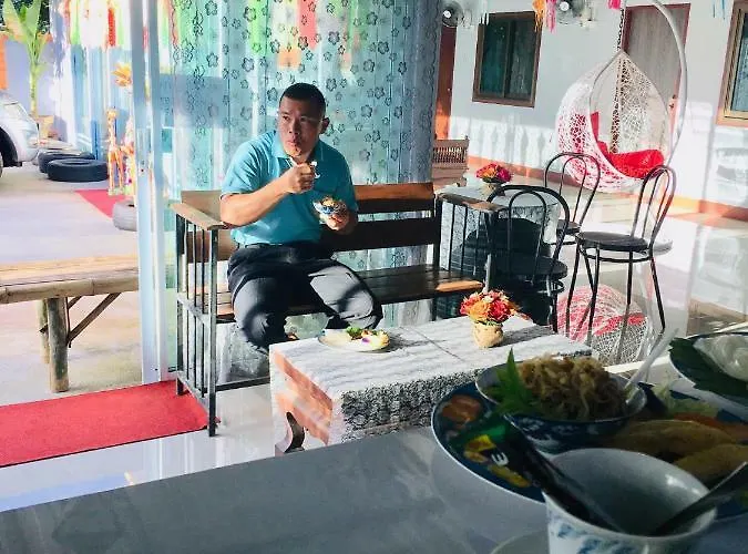ゲストハウス บ้านมีสุข Happy House *